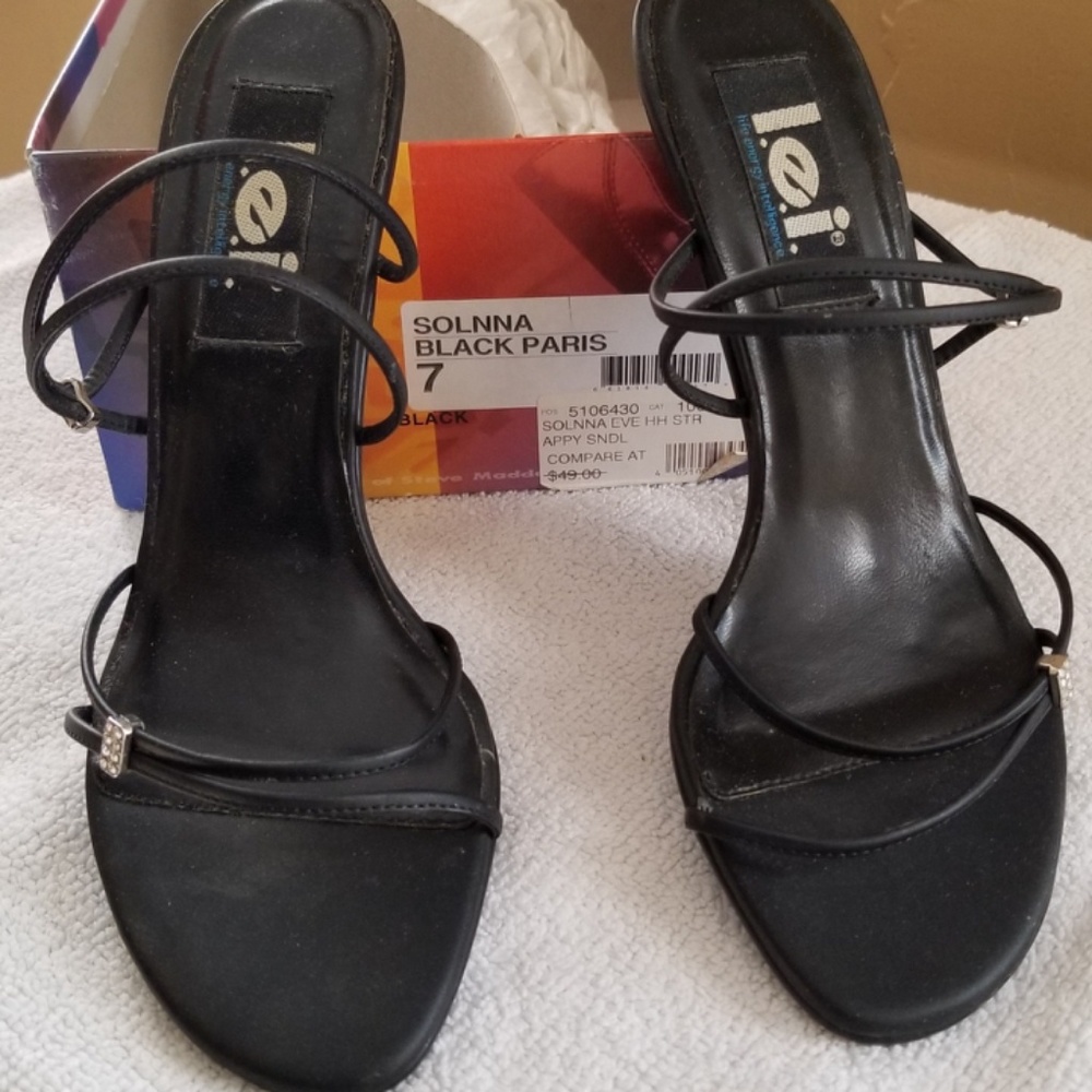 Size 7 Dainty Black Strappy Heels LEI - Picture 2 of 7